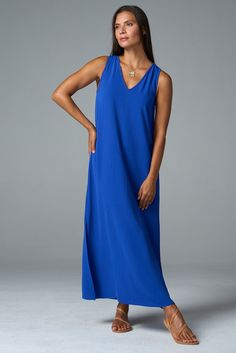 Our best-selling maxi dress is a summer staple. From weekend brunch to beach weddings, you'll wear this flowing style everywhere this season. ✓ All-Day Comfort ✓ Travel Friendly ✓ Day to Night ✓ Machine Washable DETAILS V neck Side slits FIT Regular fit True to size Model is 5'8" and wears size S MEASUREMENTS Length: 52" from shoulder (size S) FABRIC + CARE 100% polyester airflow Cold water wash on delicate. Line dry. Santorini Dress, Dresses Royal, Weekend Brunch, Instagram Outfits, Outerwear Outfit, Capri Blue, Beach Weddings, Coral Blue, Summer Staples