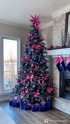 Blue Christmas Decorations, Blue Christmas Decor, Tree Themes, Dark Christmas, Christmas Tree Themes, Blue Christmas, Christmas Crafts Diy, Garden Styles, Tree Decor