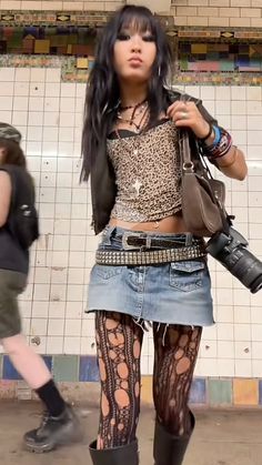 Outfit With Denim Skirt, Printed Tights Outfit, Outfits With Denim Skirt, Alt Girl Outfits, Y2k Alt, Trashy Outfits, Leopard Print Outfits, Leopard Outfits, Denim Skirt Outfits