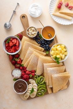 Recipe: How To Build An Epic Crepe Bar - Eating With Erica Crepes Brunch, Pancake Bar Ideas Brunch Party, Pancake Platter, Crepe Bar Party, Crepes And Waffles, Brunch Spread, Catering Ideas Food