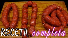 two sausages on a cutting board with the words receta completa