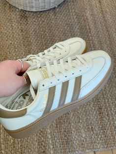 Shoes For School, Trendy Shoes Sneakers, Pretty Shoes Sneakers, Shoe Wishlist, Cute Sneakers, Shoe Inspo, Girly Shoes, Aesthetic Shoes, Swag Shoes