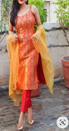 Red Chudidhar Designs, India Kurta For Women, Salwar Dress Designs, Silk Saree Salwar Suit, Kanjivaram Suit Designs, Festive Wear Indian Kurti, Suit Design With Pants, Ruffle Kurti Design, Banarasi Silk Kurta Set