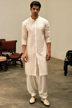 Men Kurta Designs Style, Kurta Designs Men's, Wedding Clothes For Men, Mens Traditional Wear, Boys Kurta Design, Wedding Kurta For Men, Indian Wedding Clothes, Kurta Pajama Men, Gents Kurta Design