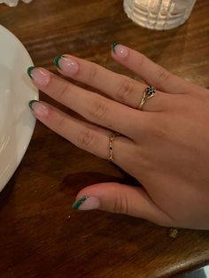 Pine Green French Tip Nails, Green French Tip Nails Short Square, Dark Green French Tips Almond, Fall Green French Tip Nails, Simple Nail Ideas For Fall, Winter Nails Emerald Green, Monochromatic Green Nails, Green Tip French Manicure, Green Round French Tip Nails