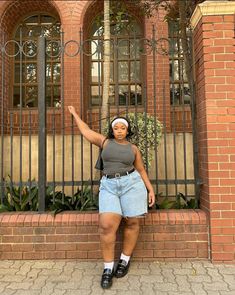 Amusment Parks Outfit Plus Size, Style For Hot Weather, Plus Size Summer Outfits Streetwear, Cute Comfy Outfits For Summer Mid Size, Oversized Jorts Outfit Women Plus Size, Plus Size Middle School Outfits, Jorts Outfit Mid Size, Size 16 Outfit Ideas, Mid Size Pants