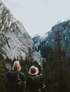 camping fits, cute hiking outfits, cute hiking outfit summer, hiking outfit spring Traveling Quotes Adventure Inspirational, Travel Instagram Ideas, Hiking Photography, Hiking Pictures, Travel Quotes Adventure, Mountain Photos