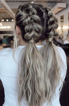 27 Fun Bubble Braid Hairstyles You'll Want To Copy - Days Inspired Bubble Braid Hairstyles, Bubble Braid, Softball Hairstyles, Bubble Braids, Cool Braid Hairstyles, Peinados Fáciles Para Cabello Corto, Cute Hairstyles For Medium Hair, Athletic Hairstyles, Sporty Hairstyles