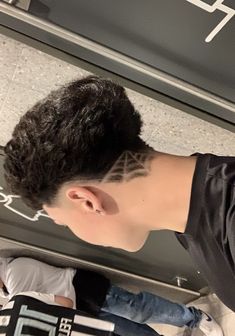 Freestyle Design Haircut Edgar, Taper Fade Curly Hair With Design, Taper Fade Back Design, Taper Fade Design In The Back, Taper Freestyle Design, Haircut Designs For Men Lines, Taper Cut Men, Edgar Design Haircut, Taper Fade Designs Men