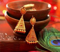 Jumkhi Earrings Gold, Gold Jhumka Earrings Indian Bridal, New Gold Earrings Designs, Jhumka Designs Gold, Gold Ear Rings, Gold Earrings Design, Gold Earing, Small Earrings Gold, Jhumka Designs