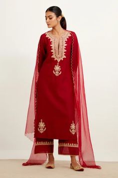 Shop for Devnaagri Maroon Chanderi Dori Embroidered Kurta Set for Women Online at Aza Fashions New Suit Design, Emb Designs, Blouse Measurement, Suits Design, Straight Kurta, Organza Dupatta, Indian Fashion Designers, Sequins Embroidery, Indian Designer Wear