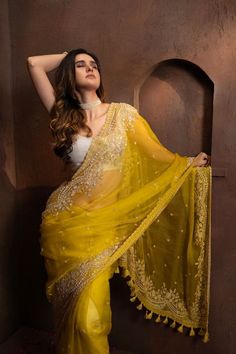 Yellow Saree Look, Yellow Net Saree, Yellow Dress Aesthetic, Yellow Saree For Haldi, New Design Saree, Mustard Yellow Saree, Yellow Organza Saree, Haldi Saree, Yellow Sarees