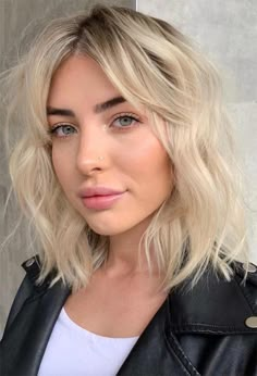 Shot Hair Styles, Hair Haircuts, Hair 2024, Short Bob Haircuts, Brown Blonde Hair, Short Hair With Bangs, Short Blonde Hair, Bob Haircuts, Grunge Hair