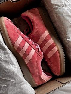 Skandinavian Fashion, Funky Shoes, Pretty Shoes, Dream Shoes, Adidas Samba, Mode Vintage