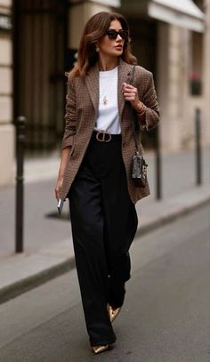 Business Formal Outfits For Women Winter, Vests Outfits For Women, Female Boss Outfit, Blazer Cafe, Adrette Outfits, Chique Outfit, Checkered Blazer, Fest Outfits, Blazer Outfits For Women