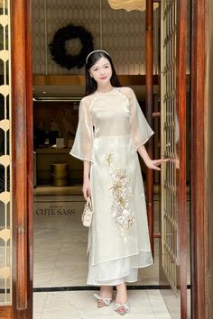 ❣️ This set includes one Ao Dai Top, 1 Pants Style: Modern  Material: Silk, Organza Chiffon. Non Stretch ❣️ This beautiful and modern ao dai set is perfect for any special occasions: Lunar NewYear, Mid Autumn Festival, Attending Wedding, or a Family photoshoot. ❣️ Please note: - Sizing may run smaller than American standard sizes, please refer to the sizing charts for sizing. - Please contact us if you have any questions ❣️We are proud to provide you with the highest quality fabric, handpicked m Elegant Short Sleeve Sets With Floral Embroidery, Traditional Sheer Sets For Festive Occasions, Summer Wedding Sets With Set-in Sleeves, Chiffon Party Sets With Floral Embroidery, Party Floral Embroidered Chiffon Sets, Festive White Embroidered Ao Dai, Party Sets With Floral Embroidery On Chiffon, Spring Embroidered Organza Sets, Festive Embroidered White Ao Dai