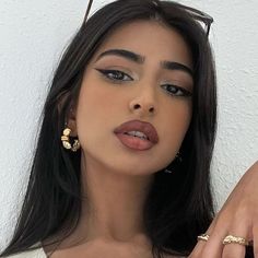 not my pin | creds to owner | comment if u want me to pull it down or give creds Square Face Makeup, Light Makeup Looks, Latina Makeup, Prom 2024