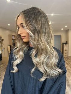 Dark Roots Hair, Dark Roots Blonde Hair, Hair Dark, Dark Roots, Hair Transformation, Dark Hair, Hair And Nails, Blonde Hair