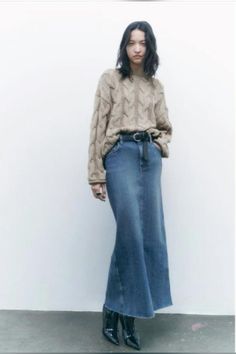 Jean Zara, Long Denim Dress, Tule Rok, Looks Jeans, Woman Jeans, Denim Skirt Outfits, Long Denim Skirt, Long Puffer Coat, Denim Pencil Skirt