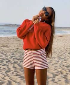 Beach Vacation Outfits Aesthetic, Uggs Boots, Summer Beach Vacation, 50 Fashion, Colourful Outfits, Beach Summer, Vacation Outfits, Spring Summer Outfits, Fashion Model