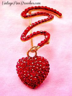 "Vintage Gold Plate Ruby Red Crystal Rhinestone Dangling Heart Designer Ladies Brooch. This lovely fashion pin would be suited to wear for Valentine's Day, weddings, Church, Holiday parties, and all special occasion, casual and formal engagements.  Makes a great gift for your Valentine on the day of love. Excellent Vintage Condition. Measurements: 3.25\" Long x 1.75\" Wide. This rhinestone dangling heart brooch would look lovely pinned onto your lapel, sweater, blouse, shirt, dress, gown, scarf Brooches Jewelry, Purple Turtle, Turtle Brooch, Art Deco Brooch, Vintage Bee, Rhinestone Crown, Rose Quartz Necklace, Dress Pin, Heart Brooch