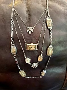 Vintage Cameos Jewelry, Watch Necklace Diy Ideas, Old Watches Crafts Ideas, Upcycle Jewelry, Watch Art, Old Jewelry Crafts, Upcycled Vintage Jewelry, Found Object Jewelry