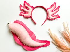 two pieces of felt with wings on top of each other, one pink and the other white