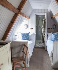 there are two beds in this attic bedroom