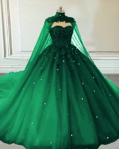 Quinceanera Dresses With Cape, Emerald Green Quinceanera Dresses, Emerald Green Quinceanera, Green Quinceanera, Green Quinceanera Dresses, Green Ball Gown, Green Wedding Dresses, Elegant Ball Gowns, Royal Blue Prom Dresses