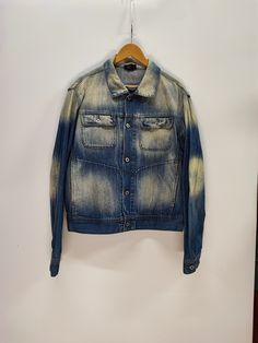 Type: Vintage denim Jacket  Style: Special item that could go straight to your collection, O you just wear it daily if feel like Size:   Large -XL Measurements : Shoulder - 50 cm Sleeves - 62 cm Chest - 54 cm  Top to bottom - 66 cm Condition: good shape  Please ask for more details about this product before you proceed the purchase, we usually don't do returns. Most of our clothes are cleaned, disinfected and washed, even so, we advise our customers to wash again, if possible, the item. Suede, Leather and shearling might have a specific smell! Thank you, VLR Team Diesel Denim Jacket, Vintage Diesel, Denim Jacket Fashion, Diesel Denim, Jean Vintage, Vintage Denim Jacket, Denim Jacket Men, Men Vintage, Washed Denim