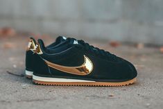 Sneaker Head Men, Nike Cortez Women, Gold Nike, Custom Shoes Diy, Nike Classic Cortez, Classic Cortez, Cinderella Shoes