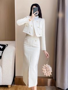 Midi Design, Revealing Outfits, Female Office, Elegant Outfit Classy, Modest Dresses Casual, Quick Outfits, Classy Work Outfits, Stylish Dress Book, Classy Casual Outfits