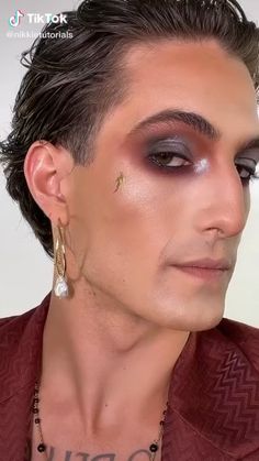 Male Euphoria Makeup, Maneskin Inspired Makeup, Mens Smokey Eye, Mens Editorial Makeup, Glam Rock Makeup Men, Rock Glam Makeup, Men Goth Makeup, Male Eye Makeup