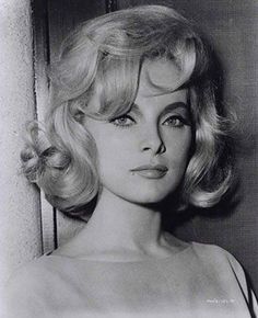 1960s Short Hairstyles, Virna Lisi, Italian Hair, Trendy Hairstyle, Actrices Hollywood