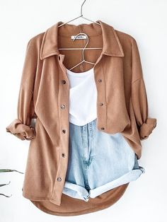 Casual Outfits For San Francisco, Casual Summer Outfits For Women 20s Classy, Comfy End Of Summer Outfits, Fashion Inspo Outfits For Moms, Fall Shorts Outfit Casual, Women’s Beach Fashion, Cute Simple Date Outfits Summer, European Everyday Fashion, Summer Brunch Date Outfit