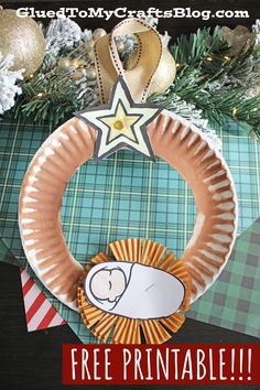 a paper plate wreath with a baby's hand on it and the words free printable