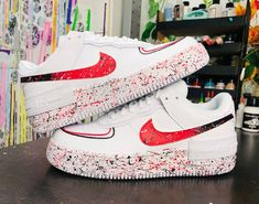 Nike airforce one shadow degradée in red and black custom sneaker, to offer, birthday, Christmas, shoes for women and children. - Shoes are included in the displayed price - New, authentic Nike Airforce 1 sneakers sent in their original box - 100% handmade work - Quality paint, resistant customs, waterproof and washable for everyday wear - Shipments as quickly as possible For more information, questions, requests; Do not hesitate to contact me. Email: customlyon@gmail.com Good visit! Air Force 1s, Custom Air Force 1, Baskets Nike, Gift For Her Birthday, Custom Sneakers, Custom Products, Custom Shoes, Shoe Box, Air Force 1