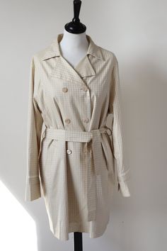 Perfect for Summer /mild weather. Marella champagne cream (golden yellowy shade) houndstooth trench coat in a light woven cotton blend fabric ( Cotton 74%, Polyester 16%, Polyeurethane 10%) The double-breasted coat is loose cut and 3/4 length falling above the knee!! The shape works well with a belt, completely without a belt or with the belt tied at the back to give more definition (all options are shown in the photos) The coat is clean, fresh and bright in colour. Details include the 2 side po Beige Houndstooth Outerwear For Spring, Beige Houndstooth Spring Outerwear, Spring Beige Houndstooth Outerwear, Summer Coat, Corsets Vintage, Summer Coats, Envelope Clutch Bag, Broad Shoulders, Short Torso