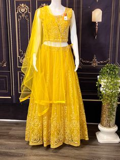 Material: Net and satin silk Short sleeves attached inside all Blouses come with margin inside for resizing / customization, please leave a message Party Wear Lehenga Choli, Party Wear Lehenga, Party Kleidung, Silk Shorts, Satin Silk, Lehenga Choli, Silk Satin, Lehenga, Party Wear