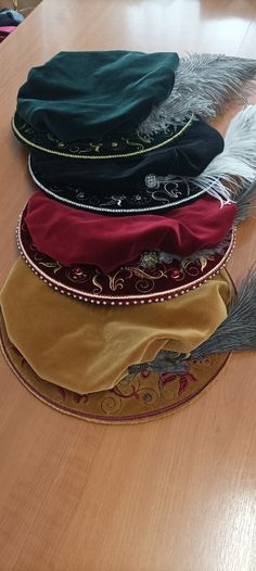 Renaissance beret is decorated with machine embroidery. the size of the beret is 57 - 58centimeters per head circumference Hat diameter is cca 32 centimeter. Medieval Dress Pattern, Medieval Hats, Elizabethan Era, Historical Hats, Velvet Hat, Regency Era Fashion, 18th Century Costume, Larp Costume, Medieval Dress