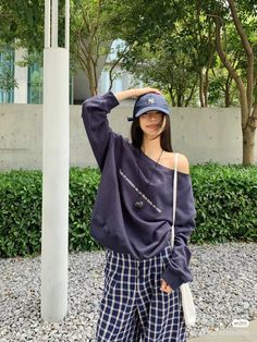 Airport Outfit Korean, France Fits, Ulzzang Style, Korean Fashion Winter, Dressy Casual Outfits, Outfit Korean, Korean Ulzzang, Baby Graphic Tees, Quick Outfits