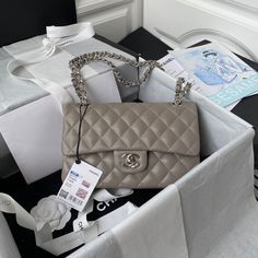 Charm - CHL Bags - 380 Classic Flap, Images Gif, Designer Bags, Handbag Accessories, Chanel Bag, Chanel Classic, Designing Women, Luxury Bags, Contact Us