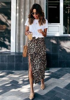 How To Wear Loafers in 2024 — No Time For Style T Shirt Branca, Cooler Style, Outfit Chic, Leopard Print Skirt, Animal Print Skirt, Skirt Midi, Print Skirt, Looks Style