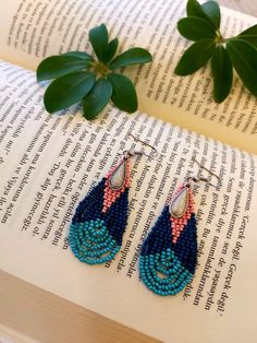 Blue drop beaded fringe earrings seed bead earrings dangle boho earrings chandelier earrings native beaded earrings short earrings colorful ♥𝑇ℎ𝑒 𝑝𝑎𝑡𝑡𝑒𝑟𝑛 𝑜𝑓 𝑡ℎ𝑖𝑠 𝑒𝑎𝑟𝑟𝑖𝑛𝑔 𝑖𝑠 𝑖𝑛𝑠𝑝𝑖𝑟𝑒𝑑 𝑏𝑦 𝑡ℎ𝑒 𝑤𝑎𝑡𝑒𝑟 𝑑𝑟𝑜𝑝 𝑎𝑛𝑑 𝑐𝑟𝑒𝑎𝑡𝑒𝑑 𝑏𝑦 𝐻𝑊𝐵𝑒𝑎𝑑𝐽𝑒𝑤𝑒𝑙𝑟𝑦. ♥𝑀𝑎𝑑𝑒 𝑢𝑠𝑖𝑛𝑔 𝑓𝑟𝑒𝑒ℎ𝑎𝑛𝑑 𝑏𝑒𝑎𝑑𝑖𝑛𝑔 𝑤𝑜𝑣𝑒𝑛 𝑡𝑒𝑐ℎ𝑛𝑖𝑞𝑢𝑒𝑠 𝑤𝑖𝑡ℎ 𝑠𝑡𝑟𝑜𝑛𝑔 𝑠𝑦𝑛𝑡ℎ𝑒𝑡𝑖𝑐 𝑡ℎ𝑟𝑒𝑎𝑑. ♥𝑇ℎ𝑒 𝑠𝑖𝑧𝑒 𝑜𝑓 𝑡ℎ𝑒 𝑠𝑒𝑒𝑑 𝑏𝑒𝑎𝑑𝑠 𝑢𝑠𝑒𝑑 𝑖𝑠 2 𝑚𝑖 Bohemian Beaded Blue Teardrop Earrings, Bohemian Blue Beaded Teardrop Earrings, Bohemian Beaded Drop Earrings With Ear Wire, Colorful Dangle Beaded Earrings, Beaded Dangle Teardrop Earrings For Festivals, Summer Dangling Bead Teardrop Earrings, Bohemian Teardrop Beaded Earrings With Colorful Beads, Bohemian Teardrop Beaded Earrings, Summer Teardrop Earrings With Dangling Beads