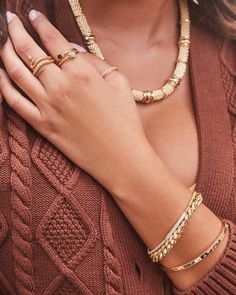 Super shiny hammered metal in a modern silhouette, the Zorte Bangle Bracelet in Gold is your ideal accessory whether worn stacked or solo. Green Jewelry, Hammered Metal, Stackable Bracelets, Brass Metal, Kendra Scott, Delicate Bracelet, Bangle Bracelet, Bracelet Set, Chain Bracelet