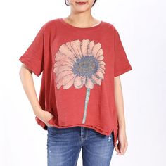 Loose cotton sunflower printed red top, has a round neck, three quarter sleeve, you'll enjoy wearing across spring, summer, autumn. Item Code: 634438156310Item Type: women topsMain Material: cottonSeason: spring,summer,autumnStyle: casualCollar type: round neckClothing placket: pulloverPattern: sunflowerSleeve:three quarter sleeve(shoulder sleeve)Clothing details: side slit,printedWaist: looseCombination: single pieceColor: red One Size Fit S/M(Fit for EU 36-40,US6-10,UK8-14,AU8-14,NZ8-14)Length: 61.00 cm/ 24.02 "Bust: 130.00 cm/ 51.18 "Shoulder: unlimitedSleeve length: 33.00 cm/ 12.99 "Cuff: 30.00 cm/ 11.81 "Hem: 142.00 cm/ 55.91 "Waist: 130.00 cm/ 51.18 " The model height:160cm,weight:49kg,bust:88cm,waist:66cm,usually wear US Middle size PS:1.The measurement is measured by hands,there wi Silk Dress Short, Clothing Details, Maxi Robes, Linen Maxi Dress, Sunflower Print, Plus Size Pants, Plus Size Sweaters, Loose Shirts, Plus Size Shorts