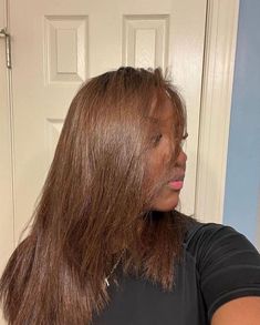 Chocolate Girl Aesthetic, Brown Hair Black Women, Natural Hair Aesthetic, Silk Press Hairstyles, Brown Natural Hair, Cinnamon Brown Hair, Cinnamon Hair, Honey Brown Hair, Brown Hair Inspo