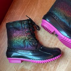 Sugar Zz Rainbow Glitter Skipper Rain Boots. Easy Pull On Boots With Laces. Excellent Condition, Never Worn. Boots With Laces, Sugar Shoes, Rainbow Fashion, Rainbow Glitter, Pull On Boots, Rain Boots, Black Pink, Size 7, Glitter