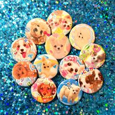 there are many buttons with dogs on them