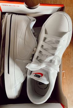 Nike White Shoes, Tenis Nike, Classy Shoes, Cute Nikes, Shoe Inspo, Swag Shoes, Nike Fashion